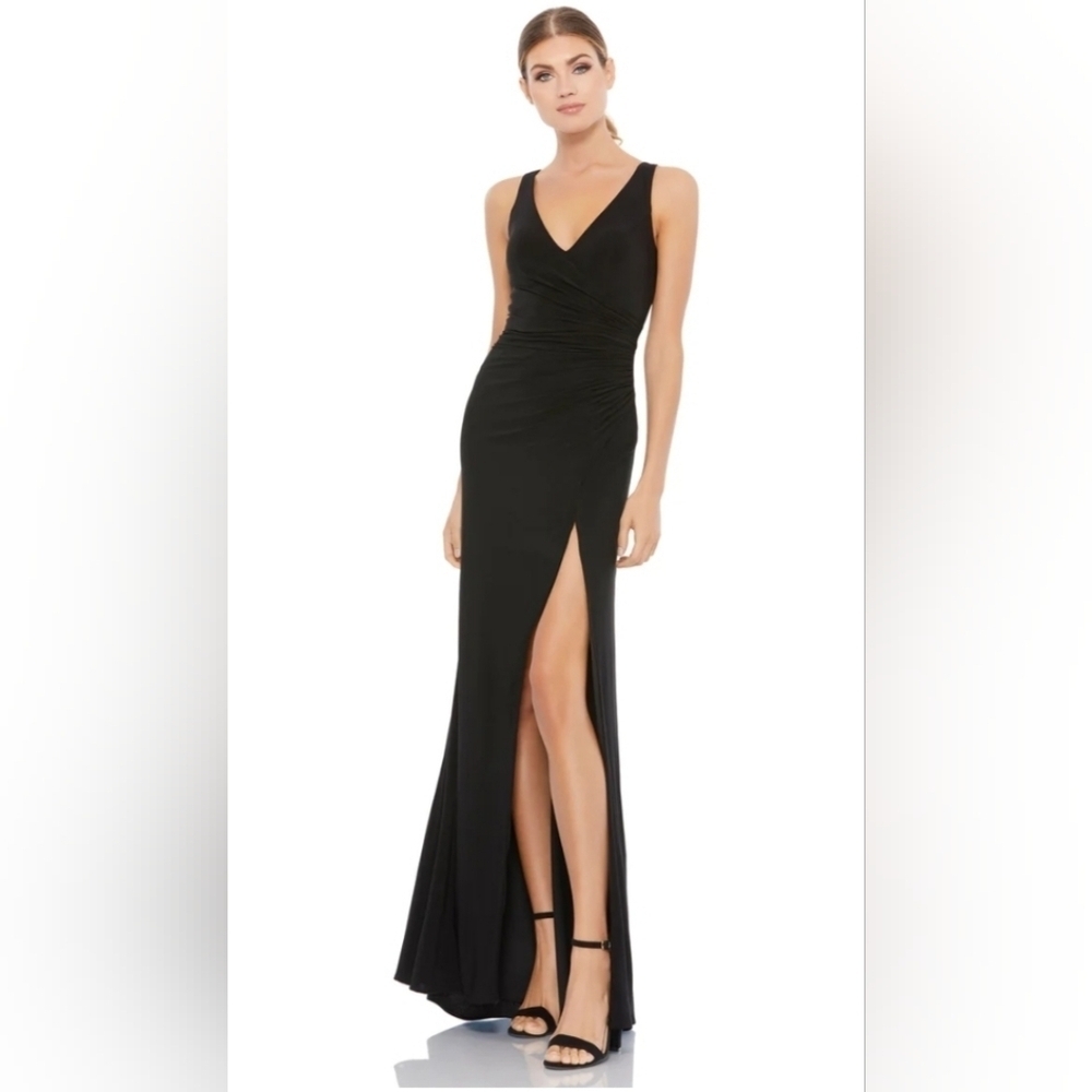 Ieena for Mac Duggal, Ruched  Stretch Jersey V-Neck Gown,‎ Black, Size 4, NWT